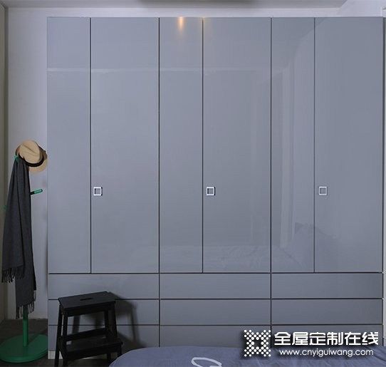 沃根8090衣柜灰色空间系列衣柜效果图