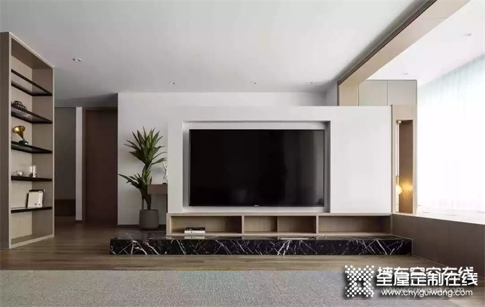 客厅太宽，英派全屋定制装个电视墙隔断出一个办公区！